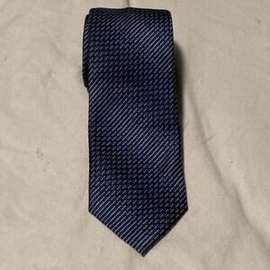 NWOT Van Heusen Tie 59/2.75